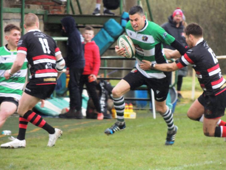 Scott Newton threatens early on